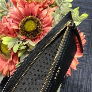 DKNY Wristlet black 10" x 6" x 1" clutch
